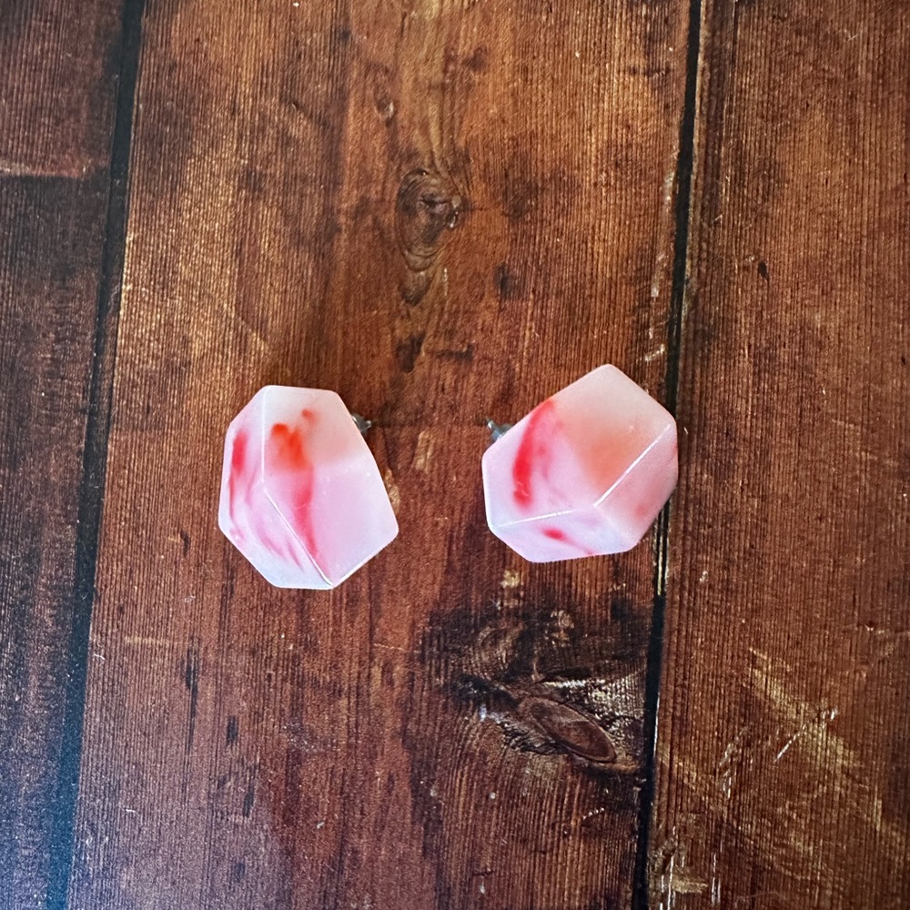 Machete Sculpture stud earrings pink